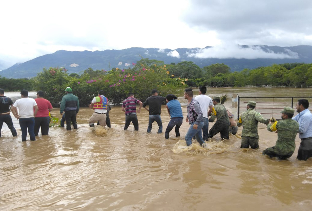 Las Peores Lluvias En 50 Años Dejan 27 Muertos Y 180000 Damnificados En 3 Estados Alto Nivel 